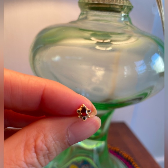 Pear garnet and black diamond bvla stud with back, gold - Picture 4 of 8